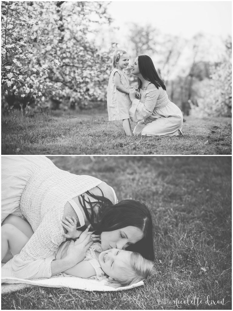 Pregnant mom kissing daughter on the cheek at Soergel Orchard in Wexford near Pittsburgh